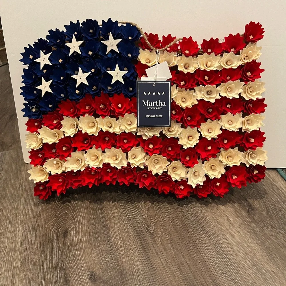 SOLD!! Beautiful Martha Stewart Wood Chip American Flag Hanging- NWT - Picture 1 of 6